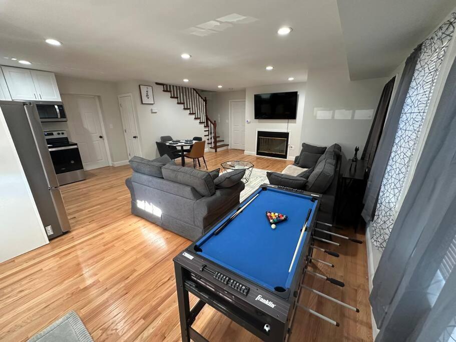 Modern Luxury Home With Fireplace & Game-Room Brockton Exterior foto